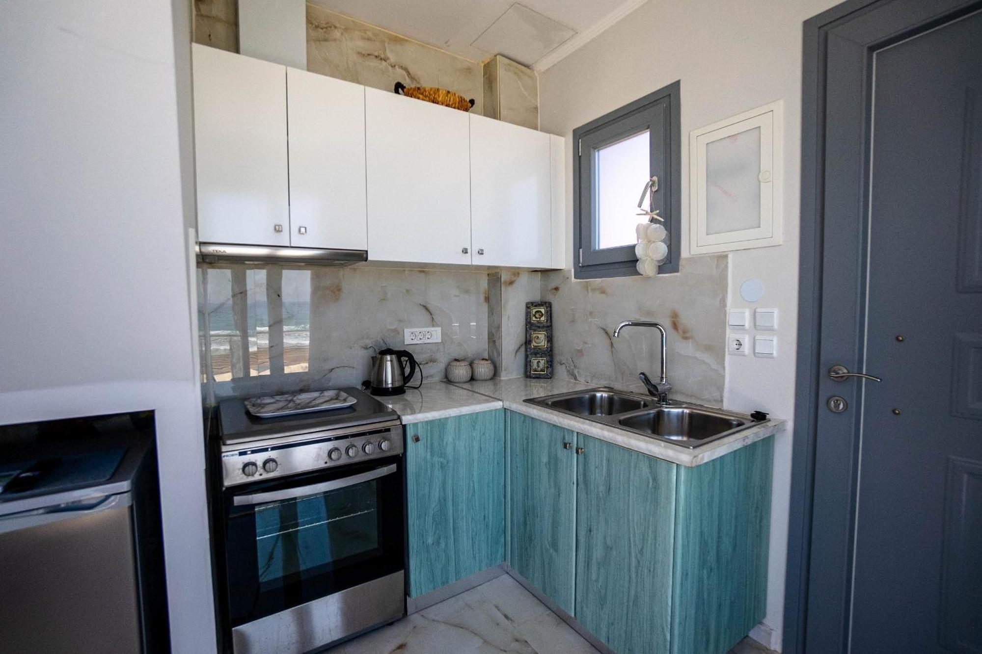 Golden Dolphin Studios & Apartments Alykes  Rum bild