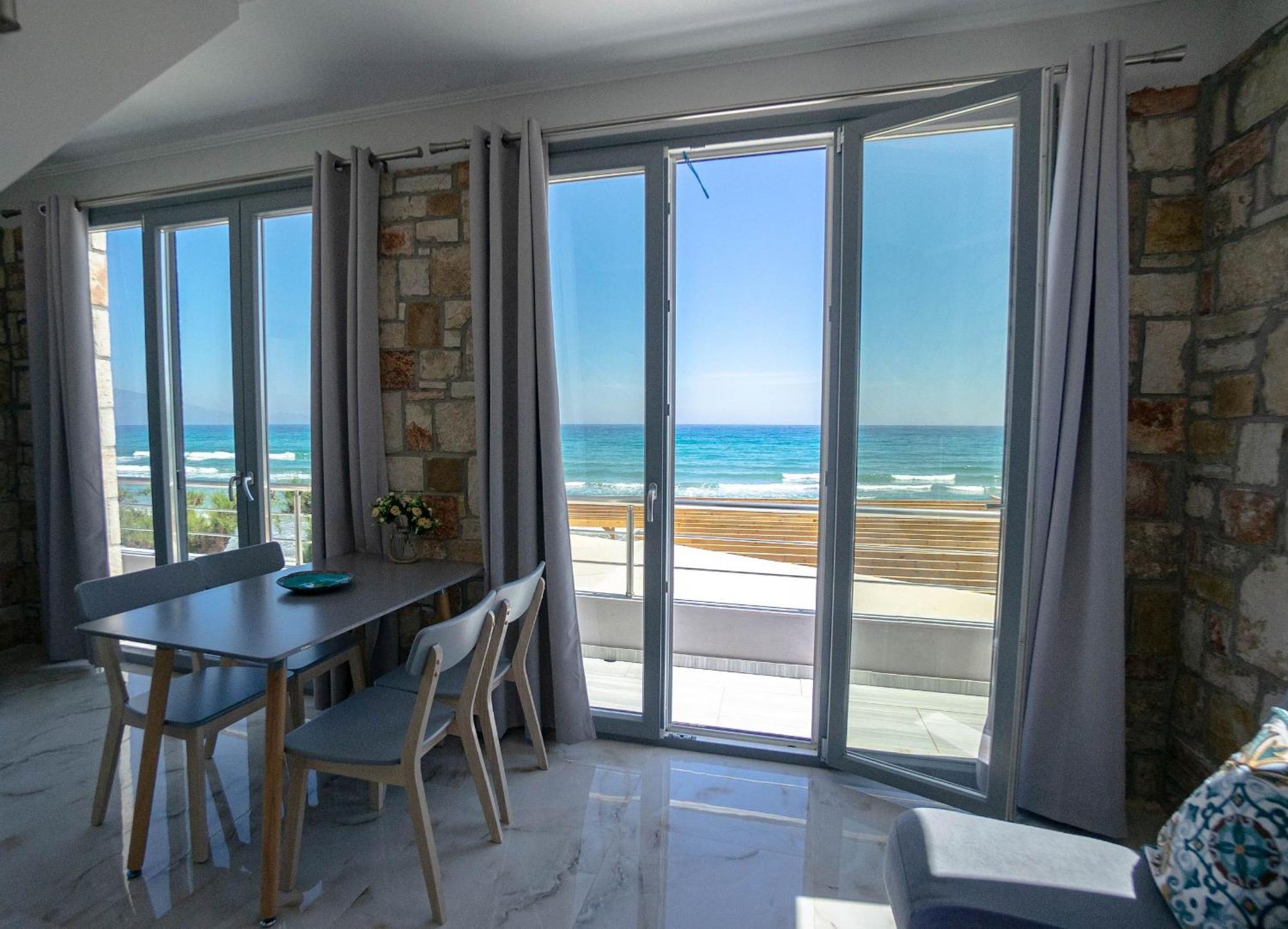 Golden Dolphin Studios & Apartments Alykes  Rum bild